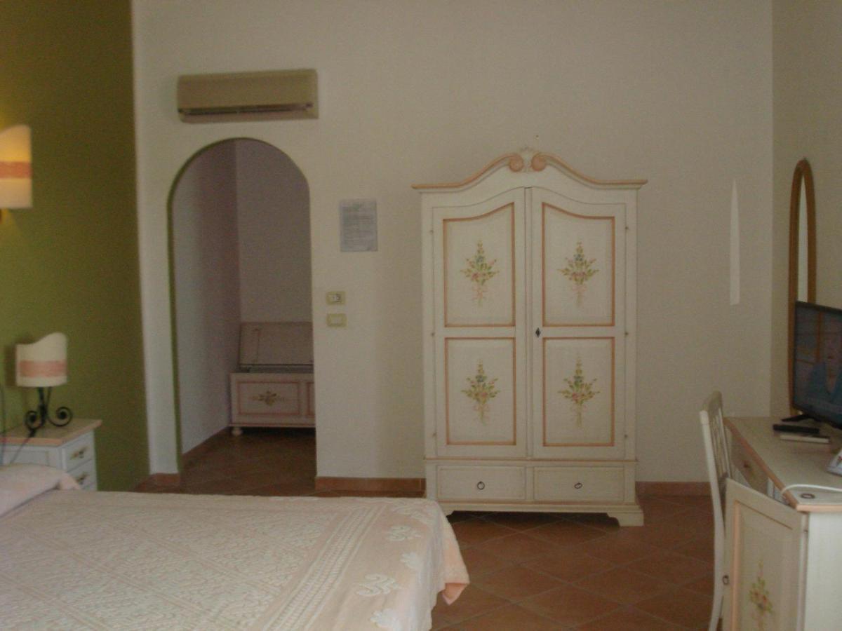 Hotel Valkarana Country Relais (Adults Only) Sant'Antonio di Gallura Bagian luar foto