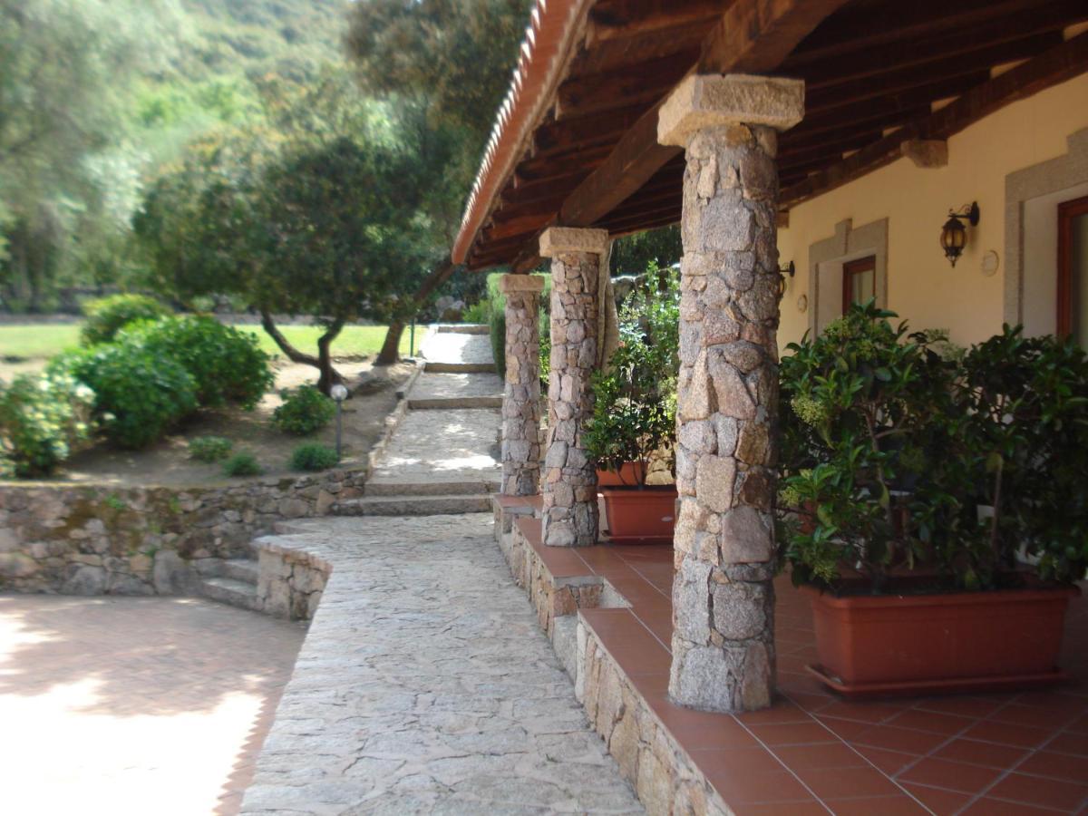 Hotel Valkarana Country Relais (Adults Only) Sant'Antonio di Gallura Bagian luar foto