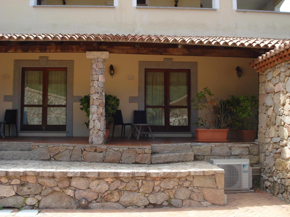 Hotel Valkarana Country Relais (Adults Only) Sant'Antonio di Gallura Bagian luar foto