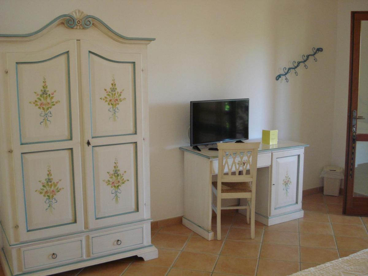 Hotel Valkarana Country Relais (Adults Only) Sant'Antonio di Gallura Bagian luar foto