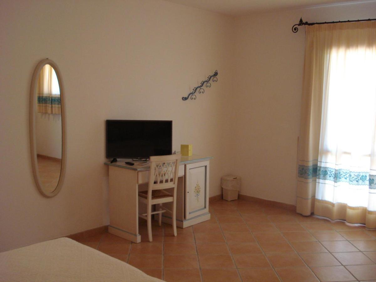 Hotel Valkarana Country Relais (Adults Only) Sant'Antonio di Gallura Bagian luar foto