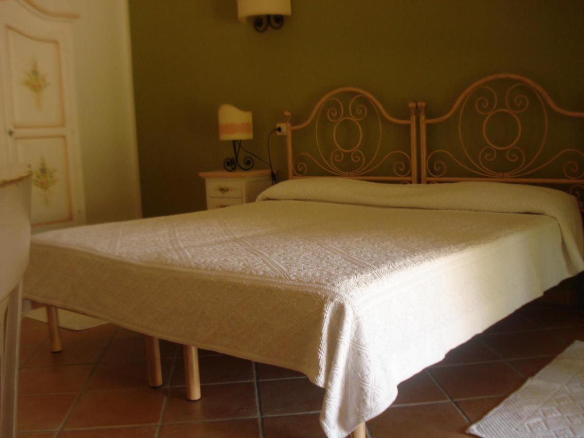 Hotel Valkarana Country Relais (Adults Only) Sant'Antonio di Gallura Bagian luar foto