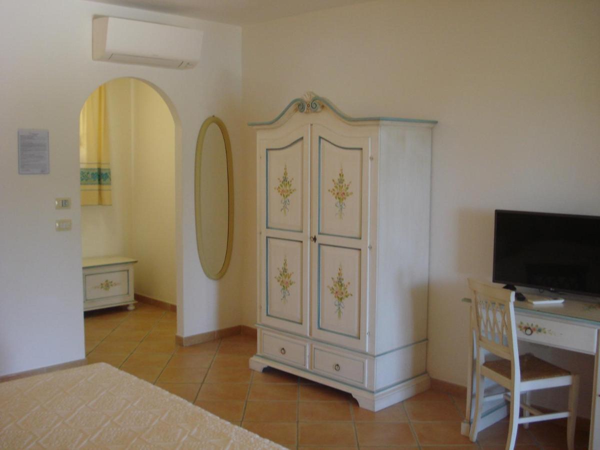 Hotel Valkarana Country Relais (Adults Only) Sant'Antonio di Gallura Bagian luar foto