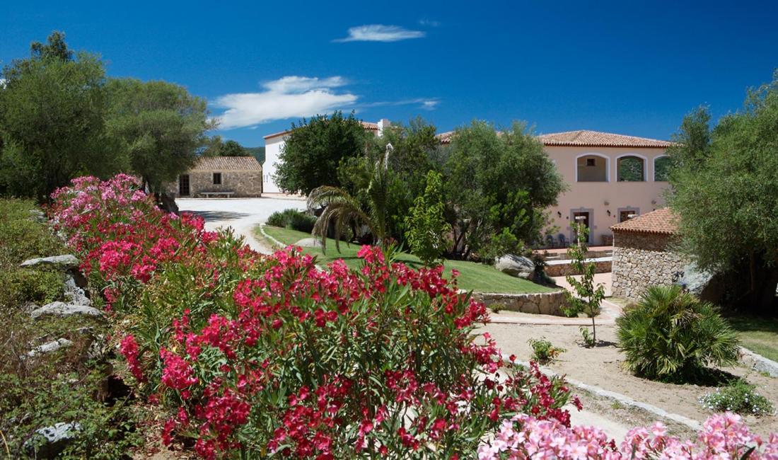 Hotel Valkarana Country Relais (Adults Only) Sant'Antonio di Gallura Bagian luar foto