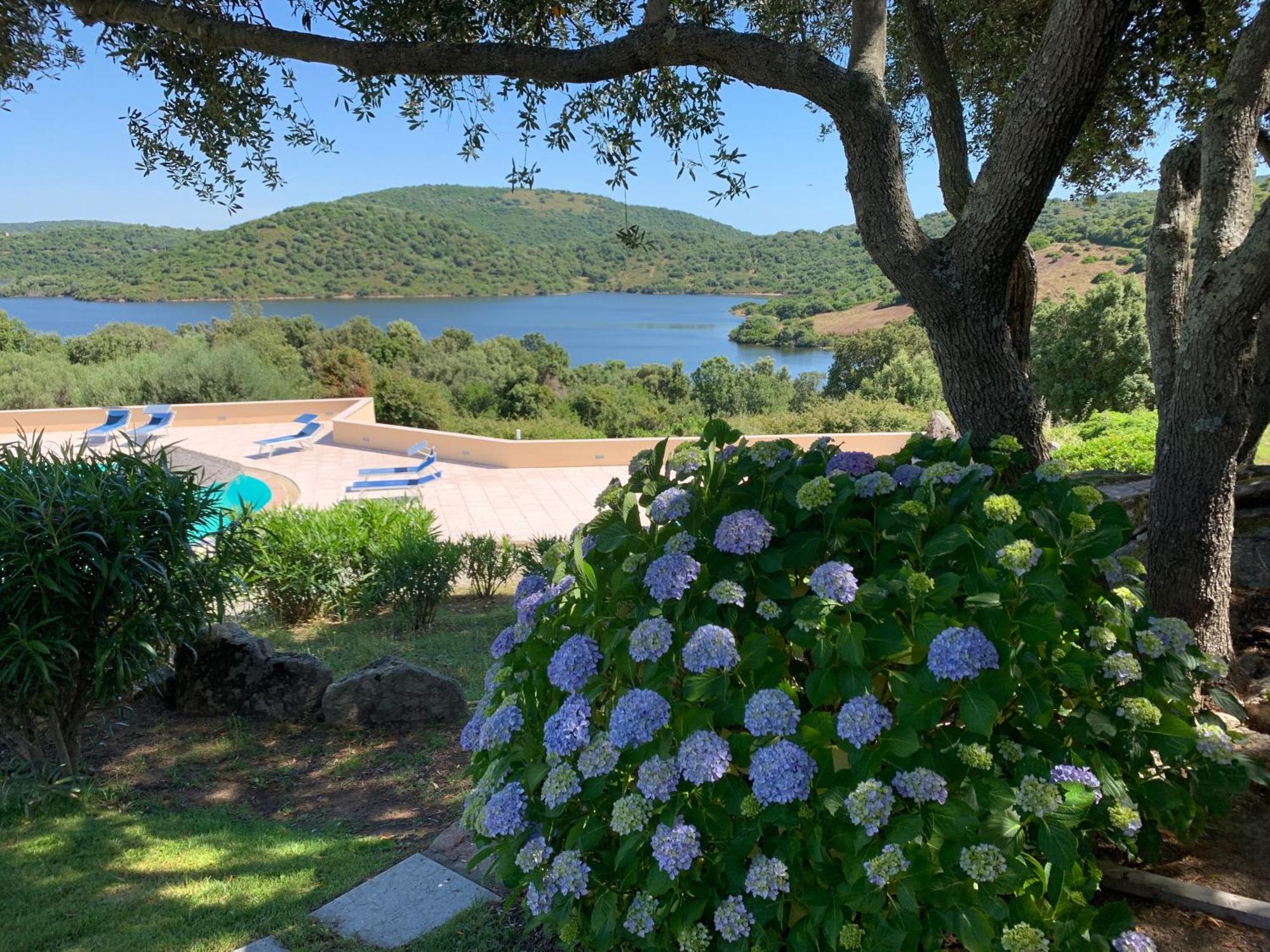 Hotel Valkarana Country Relais (Adults Only) Sant'Antonio di Gallura Bagian luar foto