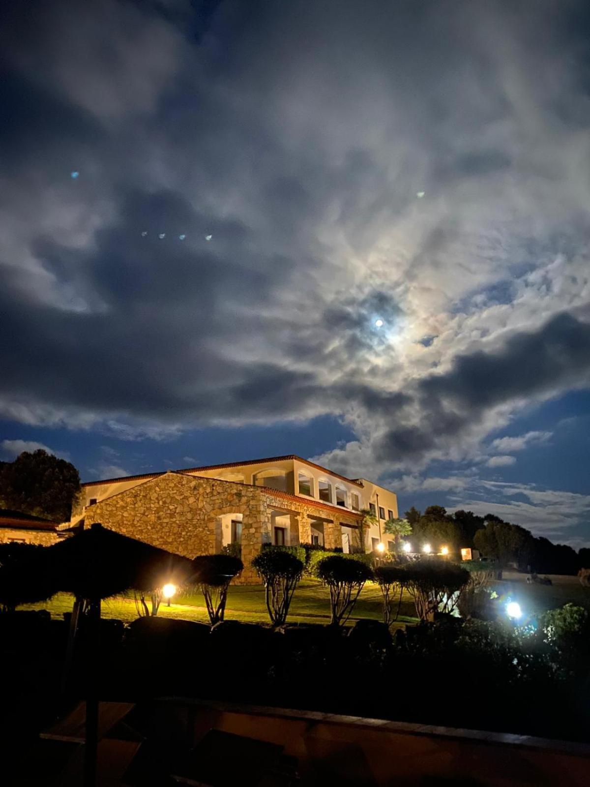 Hotel Valkarana Country Relais (Adults Only) Sant'Antonio di Gallura Bagian luar foto