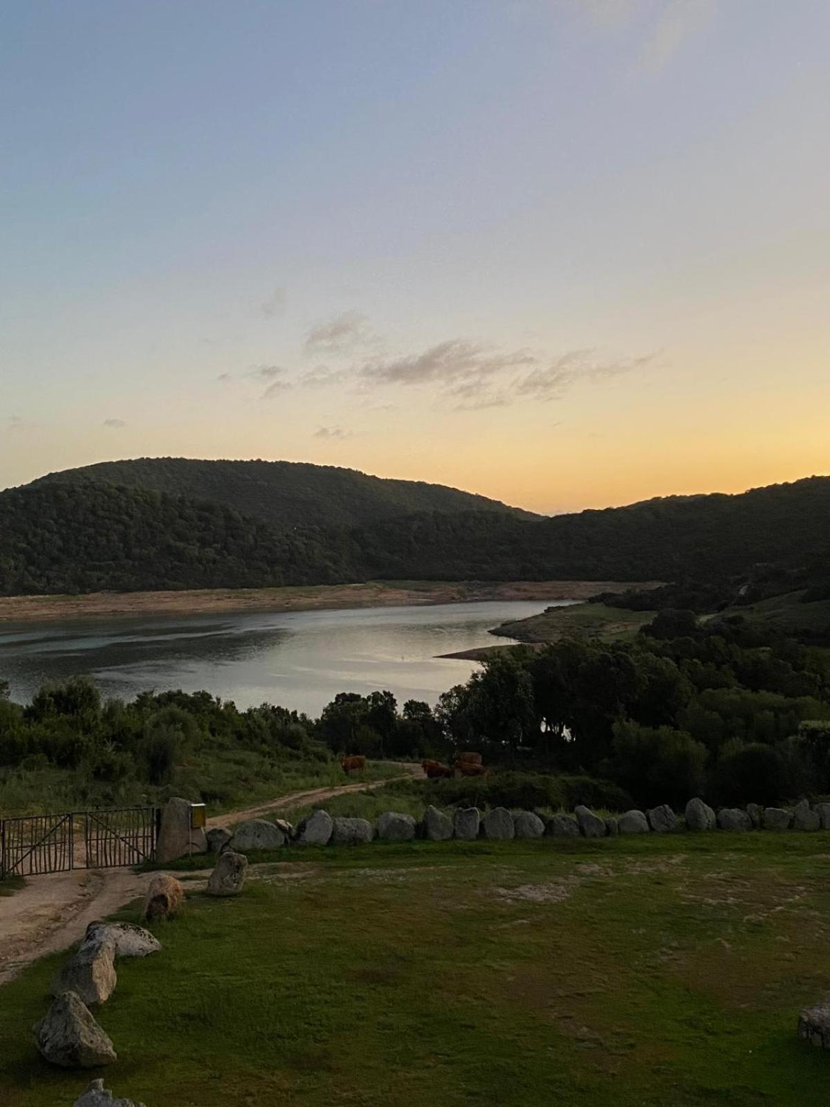 Hotel Valkarana Country Relais (Adults Only) Sant'Antonio di Gallura Bagian luar foto
